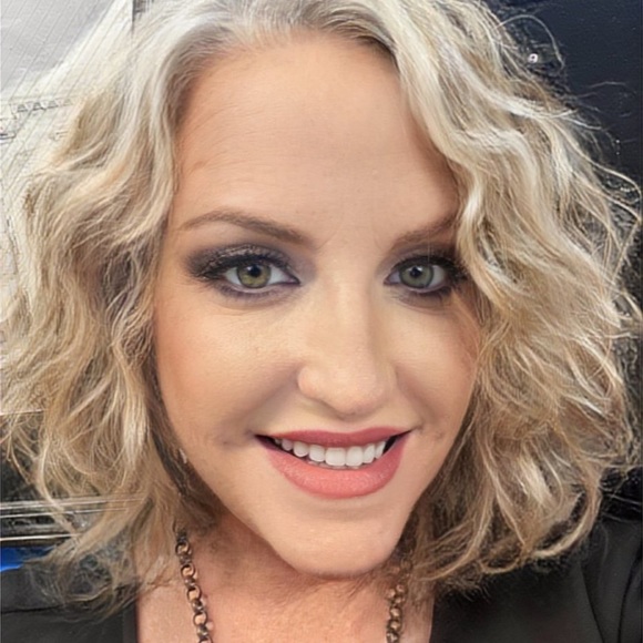 Meet your Posher, Jennifer - Picture 4 of 14